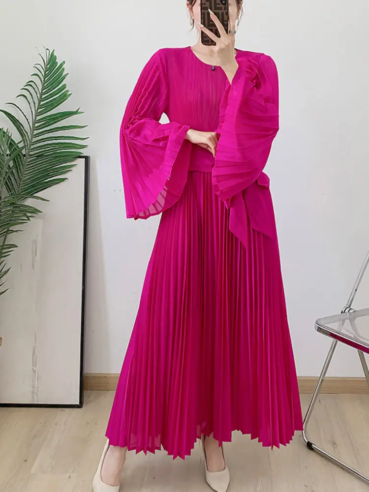 LANMREM Flare Sleeve Pleated Dress With Belt Women's 2025 New Niche Design Round Collar Long Sleeve Casual Long Dresses 2DB2615