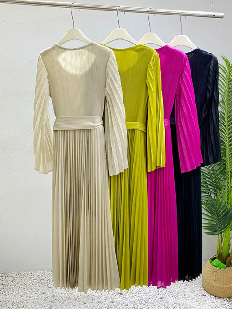 LANMREM Flare Sleeve Pleated Dress With Belt Women's 2025 New Niche Design Round Collar Long Sleeve Casual Long Dresses 2DB2615