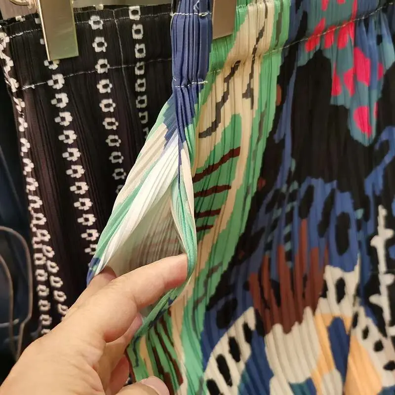 LANMREM Niche Design Vacation Style Pleated Skirts Women's Trend Printed Summer 2025 New Elastic High Waist Skirt With Pockets