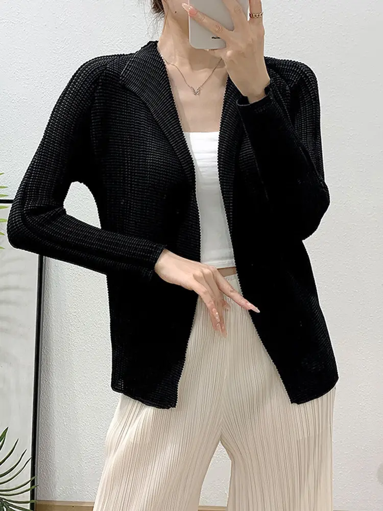 LANMREM Blue Pleated Coat For Women Turn-down Collar Long Sleeve Lightweight Cardigan Jackets Chic New Female Clothes 2DB3445