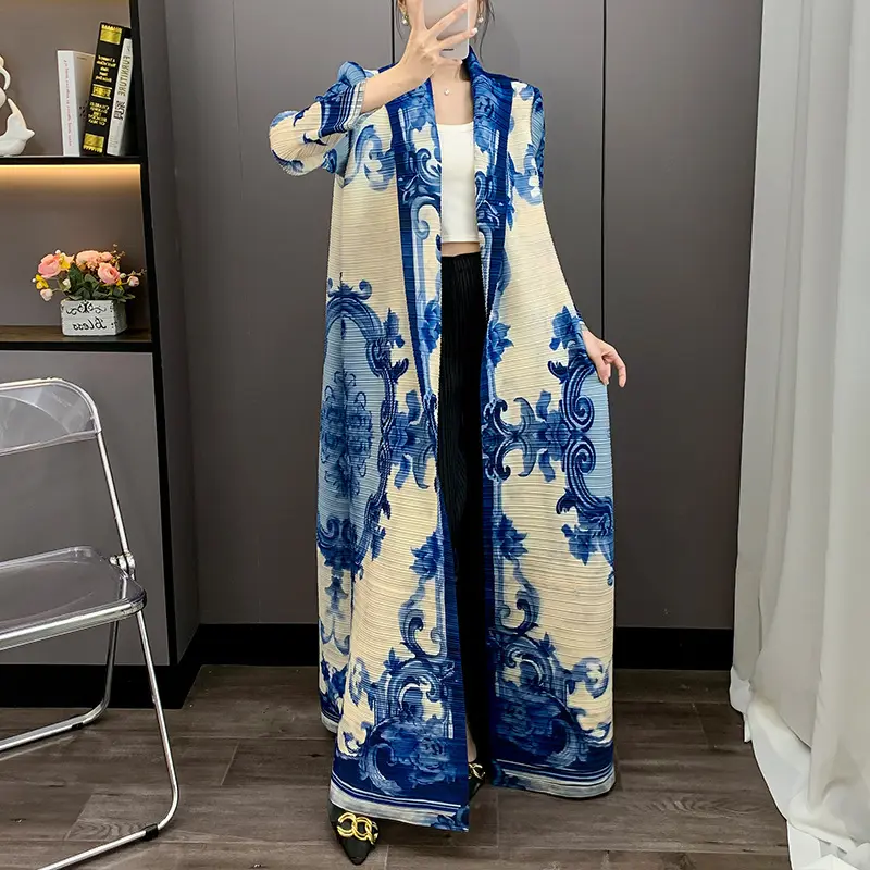 LANMREM Geometric Blue Printting Women's Pleated Robe 2025 Autumn Elastic Loose Cardigan Trench Coat Chic New Long Coats 2DB3936