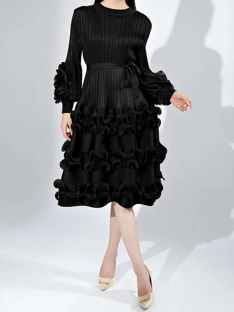 LANMREM Elegant Pleated Belt Dress Women Round Neck Floral Sleeves Fungus Spliced Solid Dress Fashion Party 2024 New 2AA2951