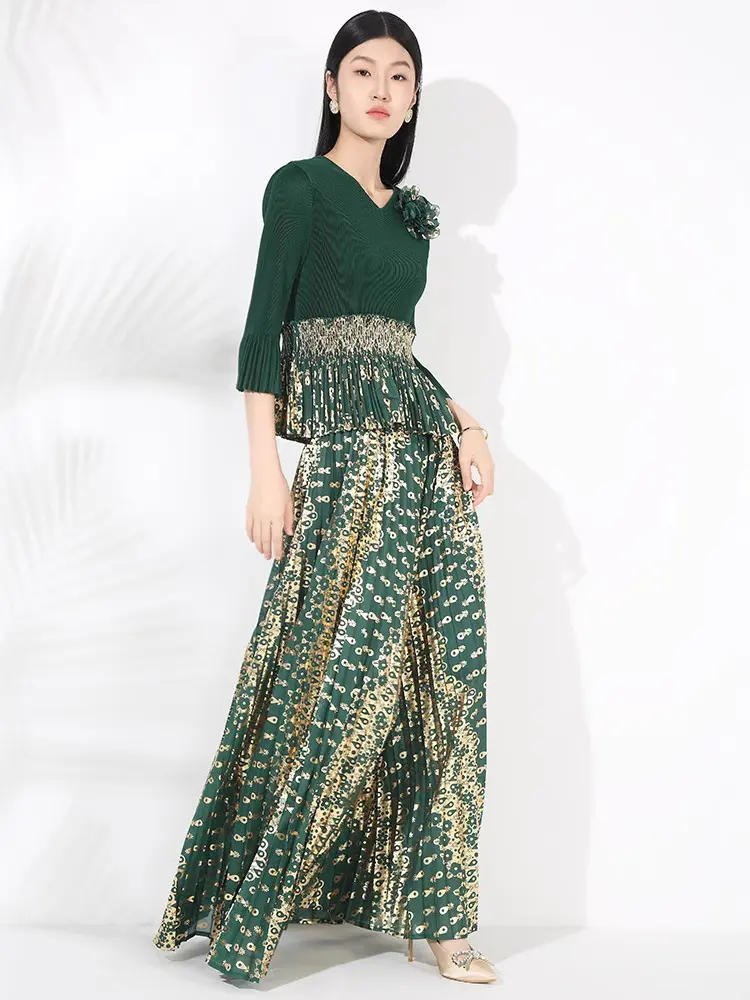 LANMREM Women's 2025 New Pleated Sets Gold Foil Printing V-neck Pullover Top And High Waist Wide Leg Pants Two-piece Set 2DB2845