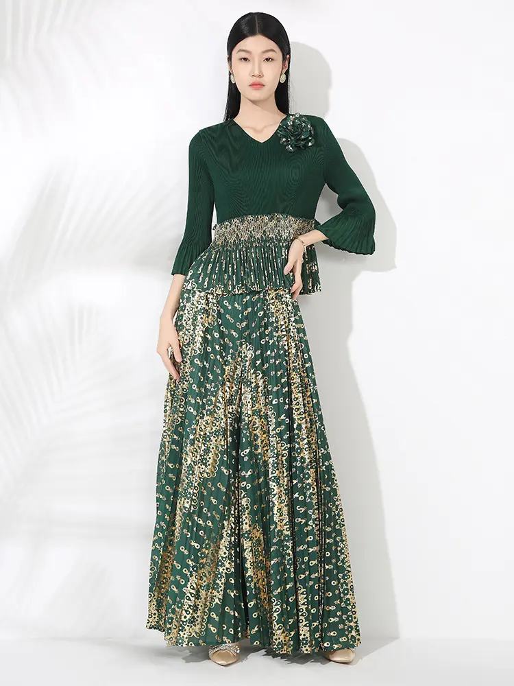LANMREM Women's 2025 New Pleated Sets Gold Foil Printing V-neck Pullover Top And High Waist Wide Leg Pants Two-piece Set 2DB2845