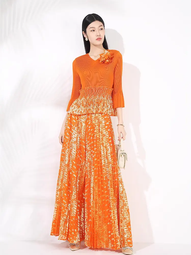 LANMREM Women's 2025 New Pleated Sets Gold Foil Printing V-neck Pullover Top And High Waist Wide Leg Pants Two-piece Set 2DB2845