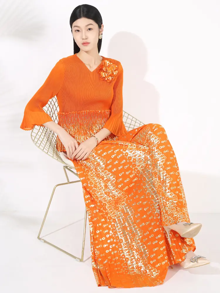 LANMREM Women's 2025 New Pleated Sets Gold Foil Printing V-neck Pullover Top And High Waist Wide Leg Pants Two-piece Set 2DB2845