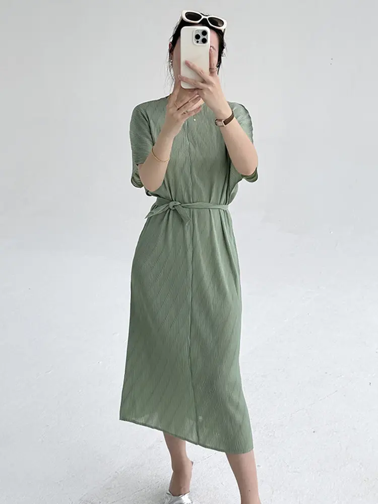 LANMREM Pleated 2025 Summer New Textured Design Bawting Short Sleeve Dress Tie Elegant Round Neck Elastic Loose Clothing 2DB3594