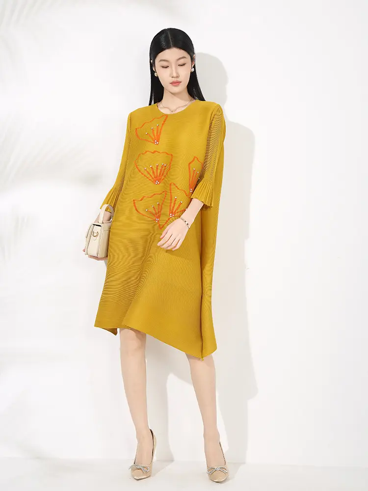 LANMREM Fashion Pleated Nail Bead Printting Dress Women's 2025 New Chic O-neck Loose Three Quarter Flare Sleeve Clothes 2DB2918