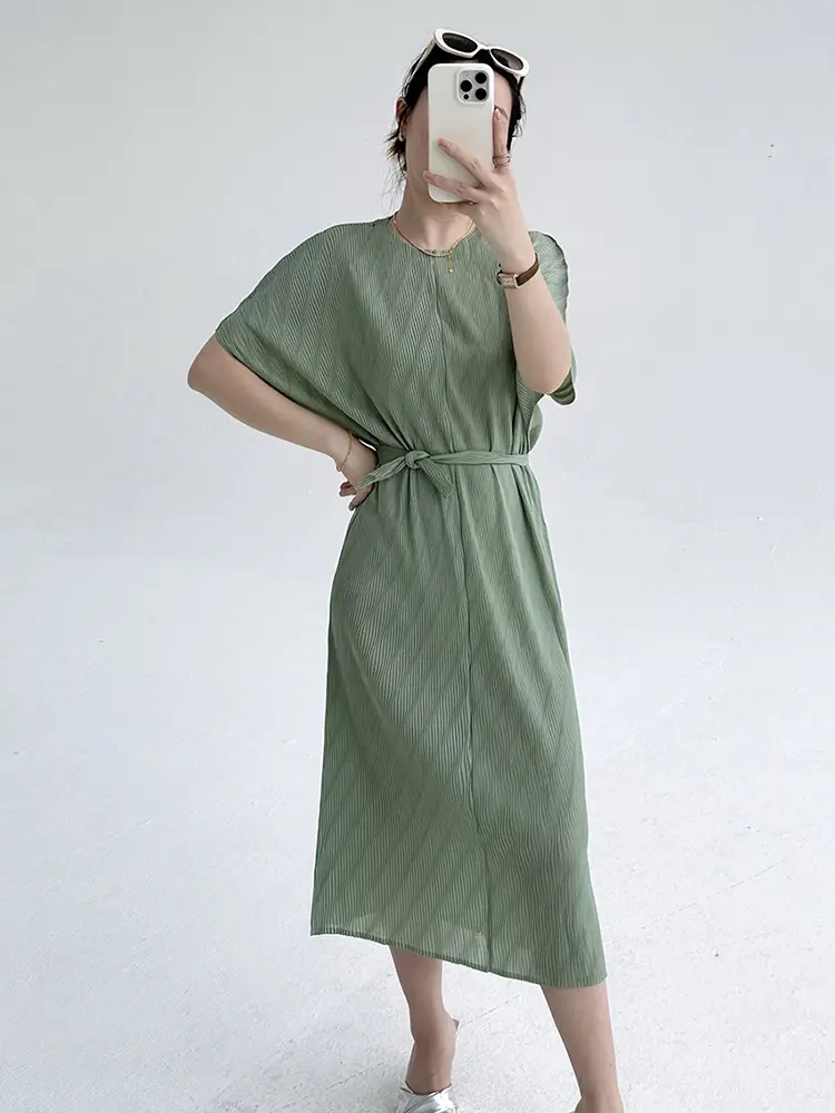 LANMREM Pleated 2025 Summer New Textured Design Bawting Short Sleeve Dress Tie Elegant Round Neck Elastic Loose Clothing 2DB3594