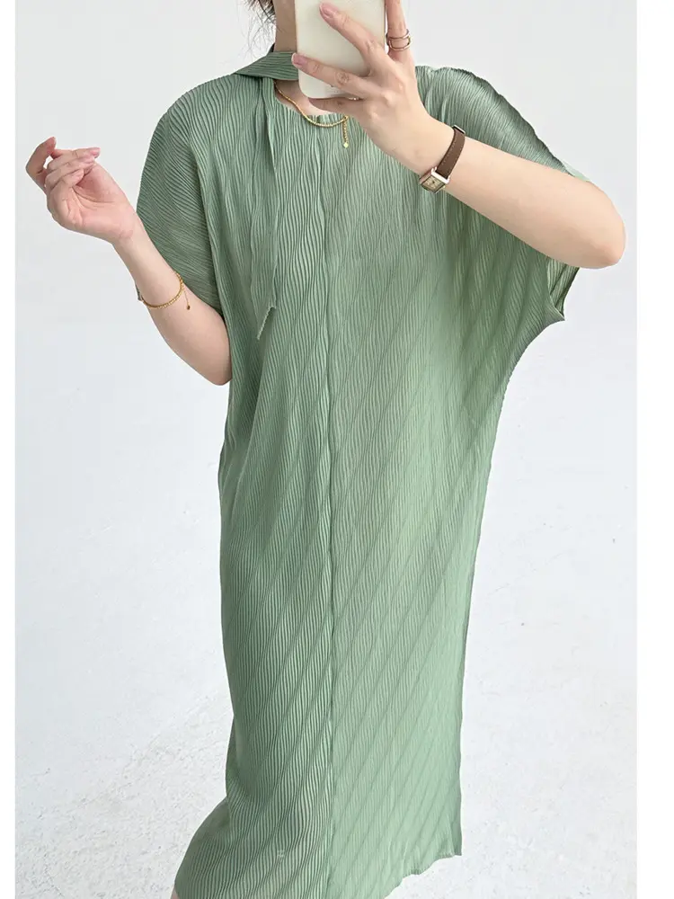 LANMREM Pleated 2025 Summer New Textured Design Bawting Short Sleeve Dress Tie Elegant Round Neck Elastic Loose Clothing 2DB3594