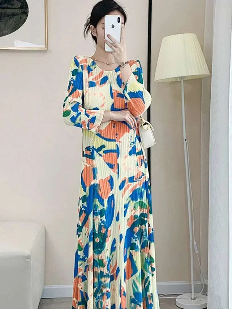 LANMREM Temperament Pleated Printed Dress For Women O-Neck Long Sleeves Casual Long Dresses Female Fashion 2025 Spring 2DE416