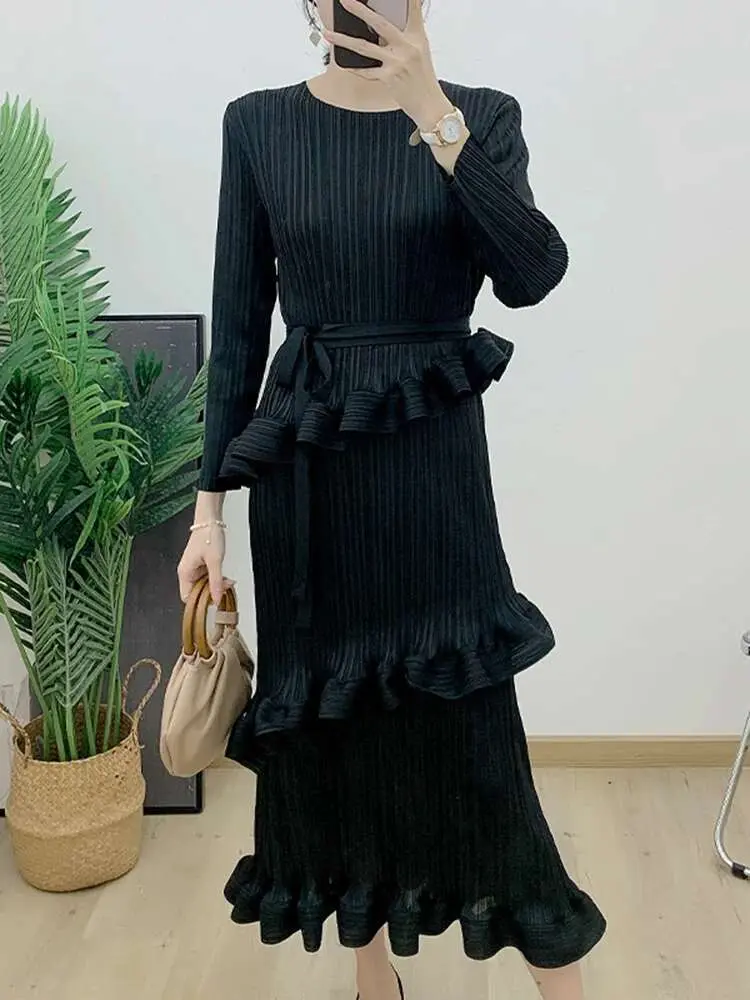 LANMREM Elegant Pleated Ruffles Dress Women Round Neck Belt Gathered Waist Solid Color Dresses Fashion 2025 Spring New 2AA3942