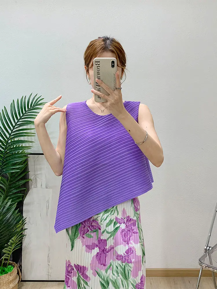 LANMREM Summer 2025 New Pleated Two Pieces Set For Women Irregular Sleeveless Tops And Printting Tassel Hem A-line Skirt 2DB2734