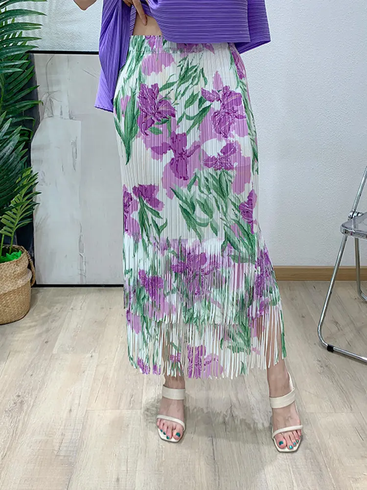 LANMREM Summer 2025 New Pleated Two Pieces Set For Women Irregular Sleeveless Tops And Printting Tassel Hem A-line Skirt 2DB2734
