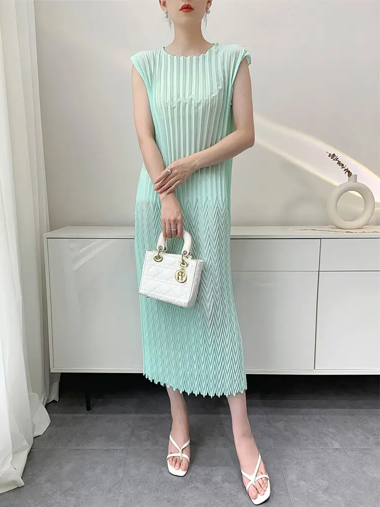 LANMREM Green Handmade Pleated Summer New Women's Dress Sleeveless Elastic Slim Dresses 2025 Chic New Famale Clothing 2DB3358