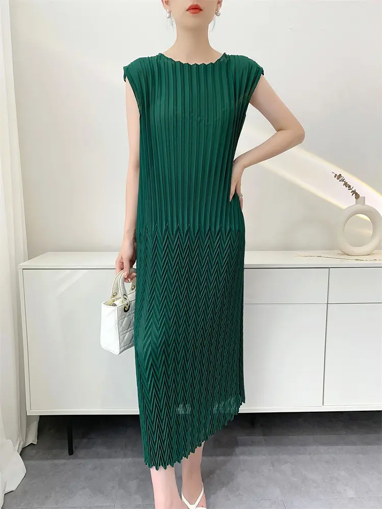 LANMREM Green Handmade Pleated Summer New Women's Dress Sleeveless Elastic Slim Dresses 2025 Chic New Famale Clothing 2DB3358