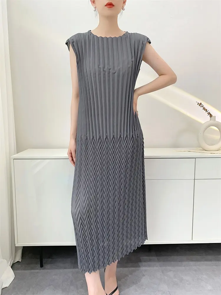 LANMREM Green Handmade Pleated Summer New Women's Dress Sleeveless Elastic Slim Dresses 2025 Chic New Famale Clothing 2DB3358