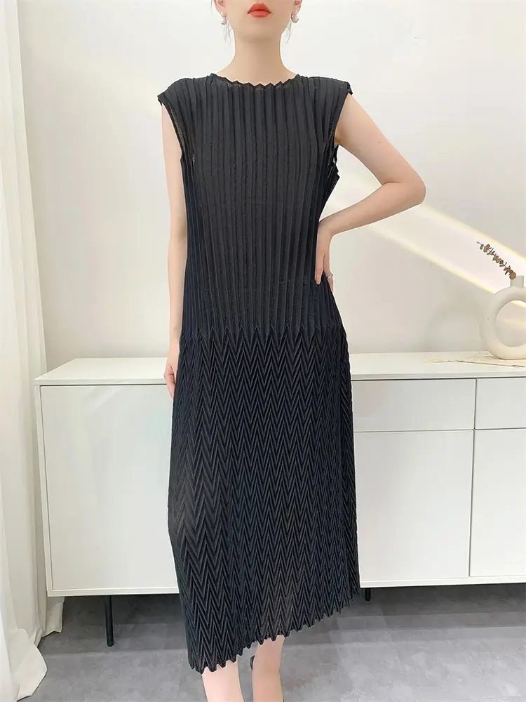 LANMREM Green Handmade Pleated Summer New Women's Dress Sleeveless Elastic Slim Dresses 2025 Chic New Famale Clothing 2DB3358