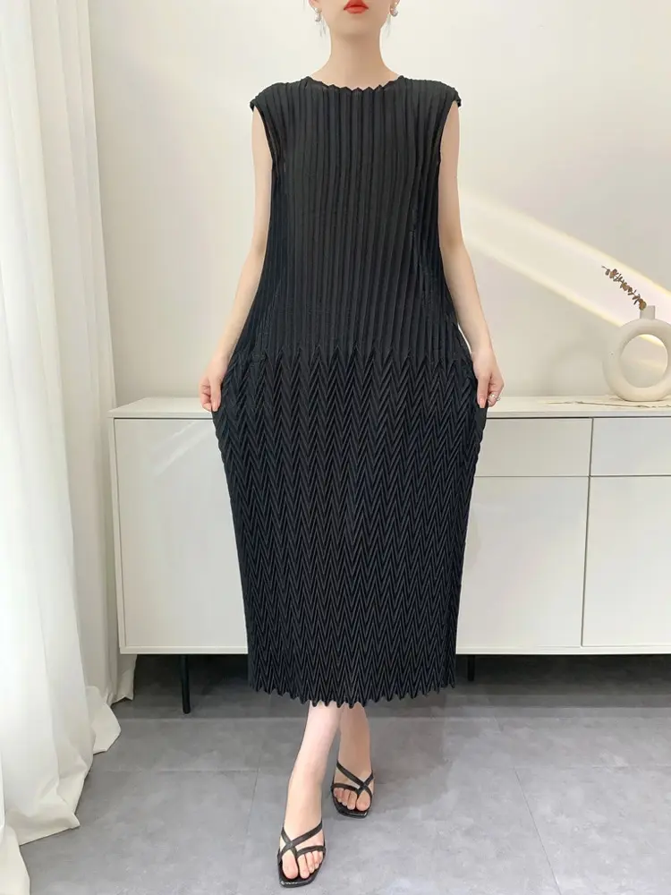 LANMREM Green Handmade Pleated Summer New Women's Dress Sleeveless Elastic Slim Dresses 2025 Chic New Famale Clothing 2DB3358