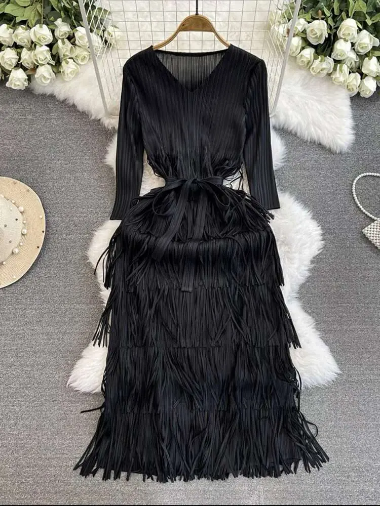 LANMREM Pleated Tassel Dress Women V Neck Three Quarter Sleeves Solid Color Belt Dresses Female Festival Clothing New 2DA5007
