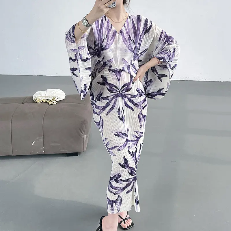 LANMREM High-End Batwing Sleeve Printting Pleated Dress Women's V-Neck French Style Elegant Gown Dresses 2025 New Cloth 2DB3626