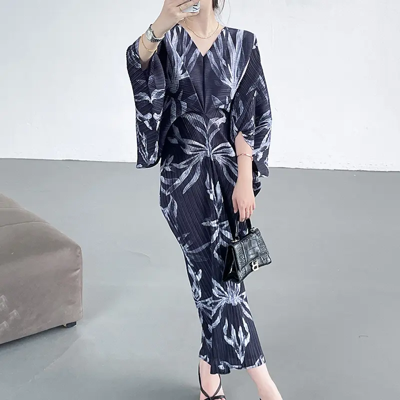 LANMREM High-End Batwing Sleeve Printting Pleated Dress Women's V-Neck French Style Elegant Gown Dresses 2025 New Cloth 2DB3626