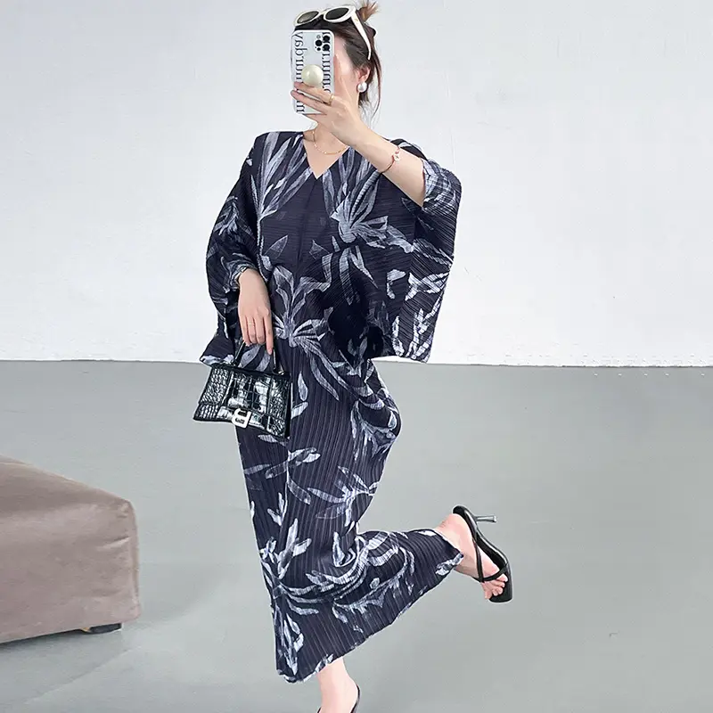LANMREM High-End Batwing Sleeve Printting Pleated Dress Women's V-Neck French Style Elegant Gown Dresses 2025 New Cloth 2DB3626