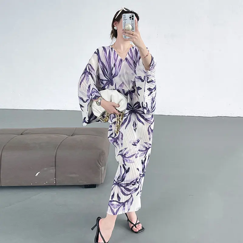 LANMREM High-End Batwing Sleeve Printting Pleated Dress Women's V-Neck French Style Elegant Gown Dresses 2025 New Cloth 2DB3626