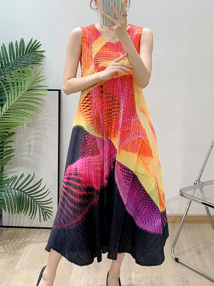 LANMREM 2025 New Pleated Printed French Style Print Dress For Women Temperament High-end Sleeveless Round Collar Dresses 2DB3284