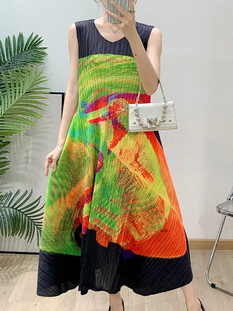LANMREM 2025 New Pleated Printed French Style Print Dress For Women Temperament High-end Sleeveless Round Collar Dresses 2DB3284