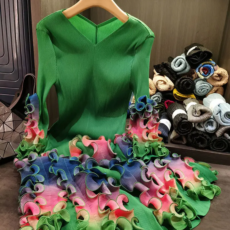 LANMREM Fashion V-neck Folded Dress For Women 2025 New High Quality Design Colorful Stringy Selvedge Printing Pleated Dresses