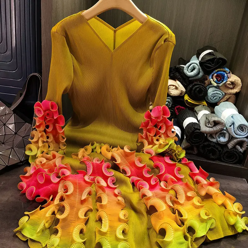 LANMREM Fashion V-neck Folded Dress For Women 2025 New High Quality Design Colorful Stringy Selvedge Printing Pleated Dresses