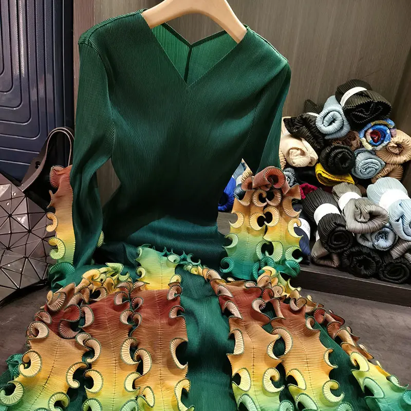 LANMREM Fashion V-neck Folded Dress For Women 2025 New High Quality Design Colorful Stringy Selvedge Printing Pleated Dresses