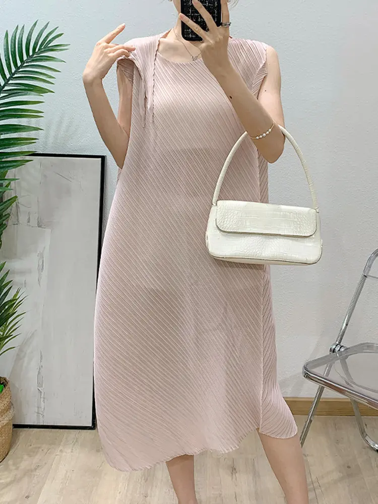 LANMREM Irregular Design O-neck Pleated Dress Women's 2025 New Loose Casual Sleeveless Semitransparent Summer Dresses 2DB2923