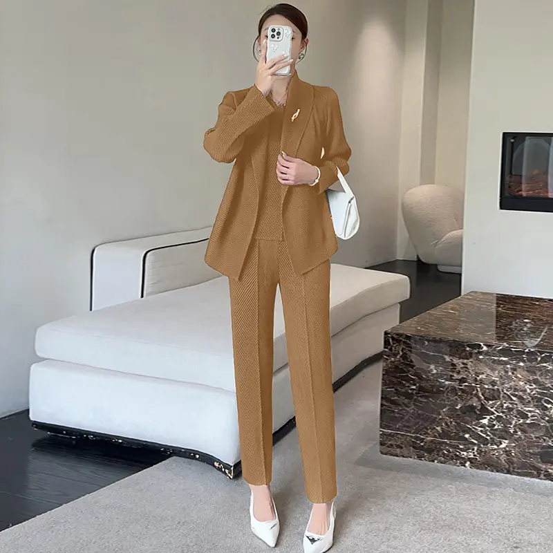 LANMREM High-End Fish Scale Pleated Women's Two Pieces Set Laple Elastic Slim Blazer And Versatile Folded Pencil Pants 2DB3621
