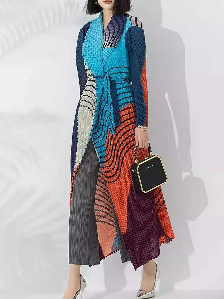 LANMREM Pleated Windbreaker For Women Contrast Color High End Belt Handmade Printed Trench Coat 2025 Spring New 2DB1145
