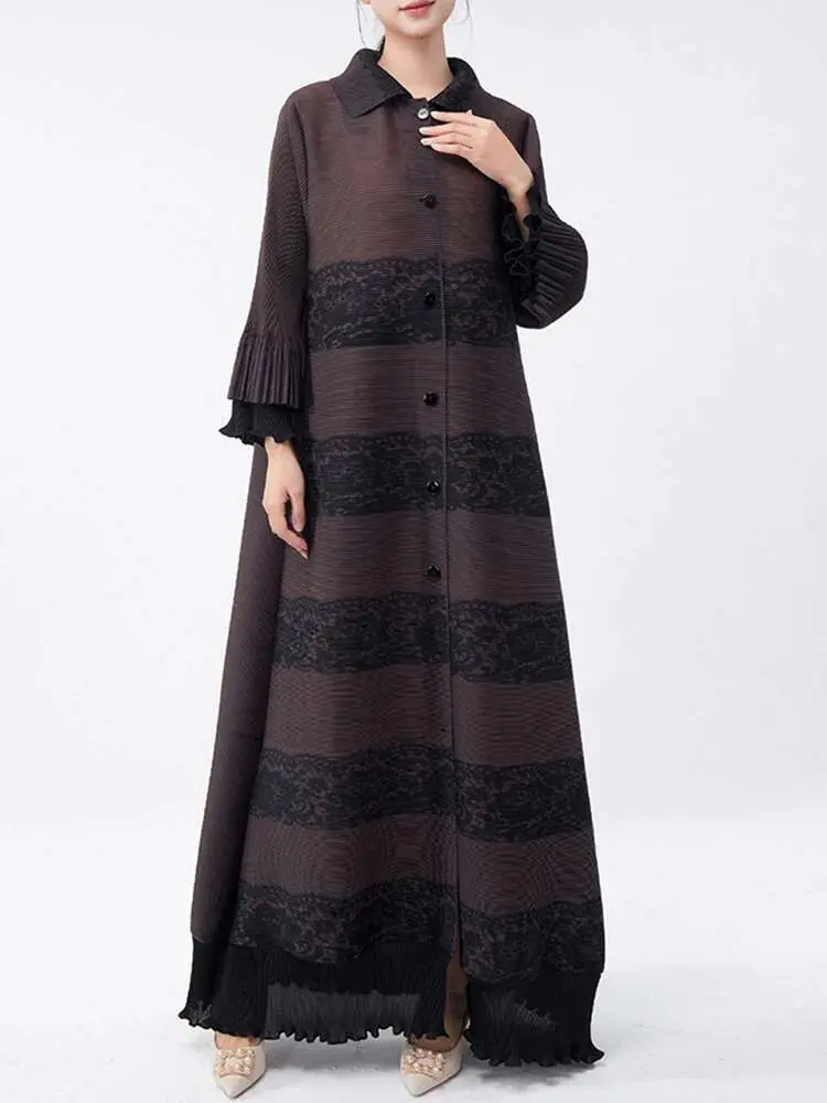 LANMREM Long Pleated Windbreaker Women Lapel Flare Sleeves Color Block Lace Design Maxi Coats 2025 Spring New Fashion 2DC1257
