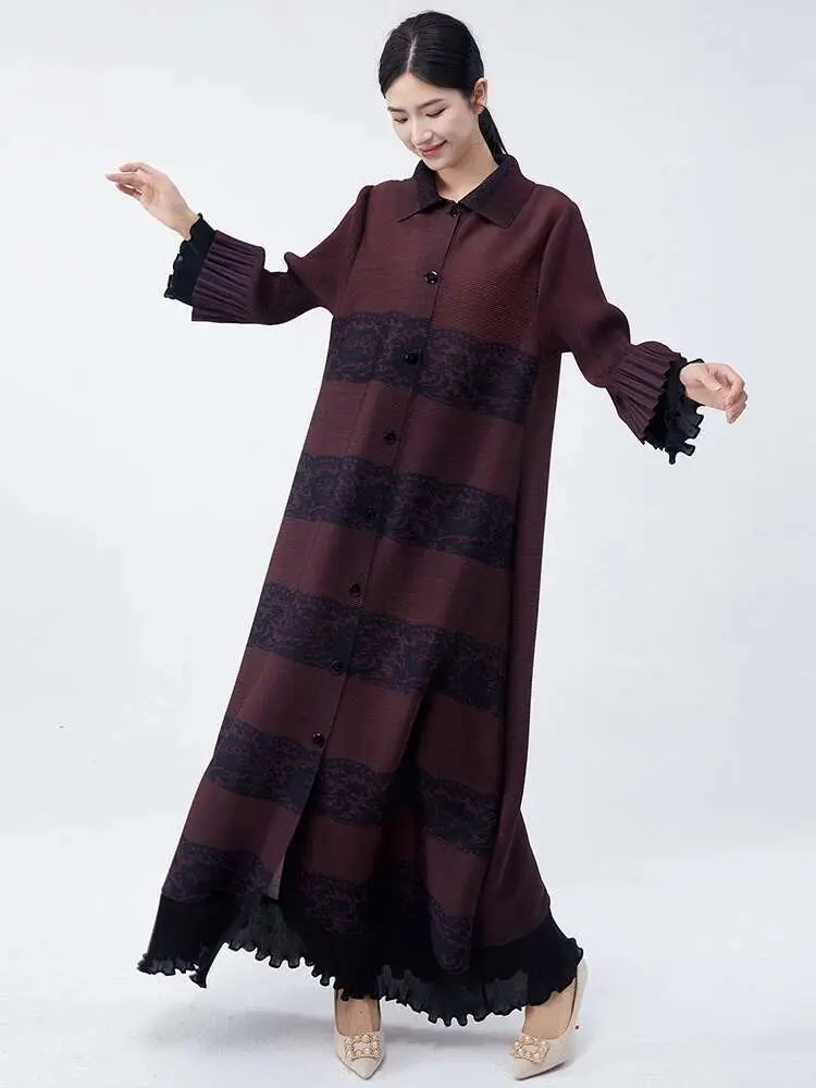 LANMREM Long Pleated Windbreaker Women Lapel Flare Sleeves Color Block Lace Design Maxi Coats 2025 Spring New Fashion 2DC1257