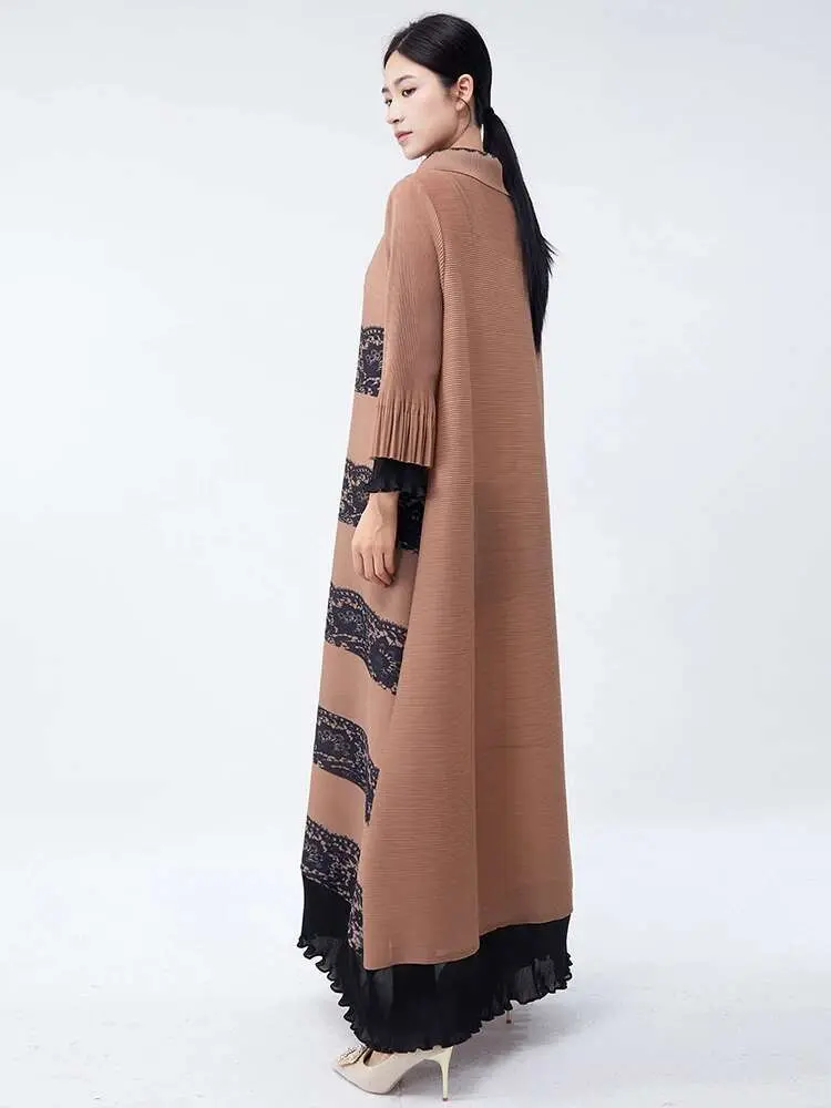 LANMREM Long Pleated Windbreaker Women Lapel Flare Sleeves Color Block Lace Design Maxi Coats 2025 Spring New Fashion 2DC1257