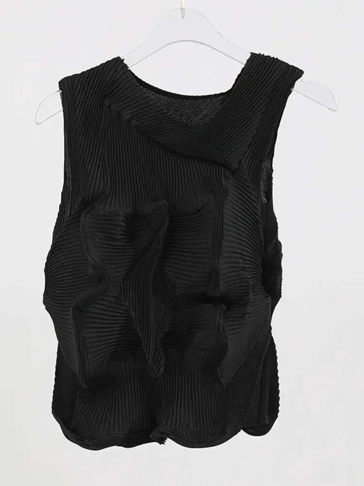 LANMREM Pleated T-shirt For Women Fashion Tide Round Neck Sleeveless Solid Color Designer Tops Female Clothing 2024 New 2YA2493