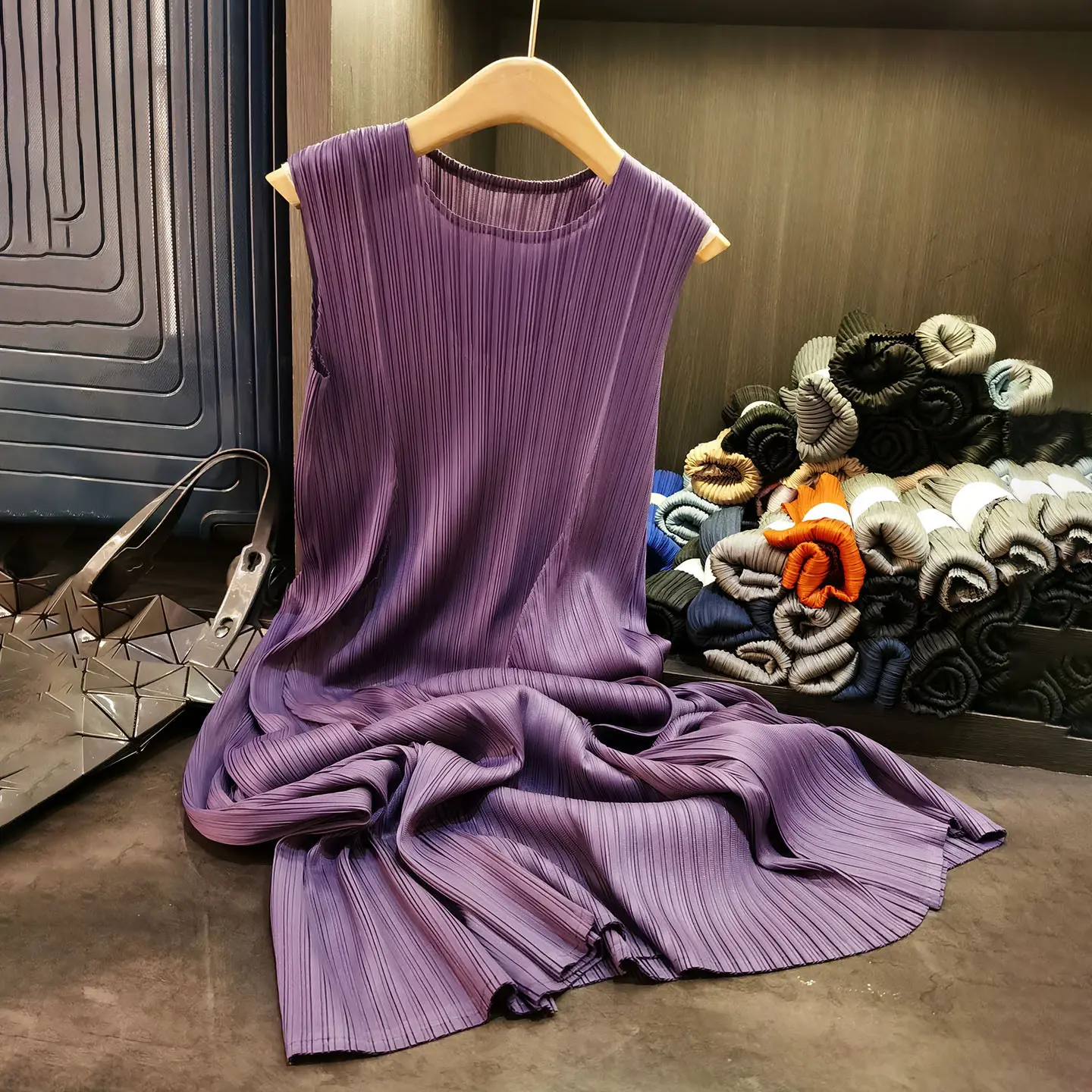 LANMREM Summer New Chic Pleated Women's Dress High-Quality Niche Solid Color Round Collar Sleeveless Mid-Length Dresses 2DB3756