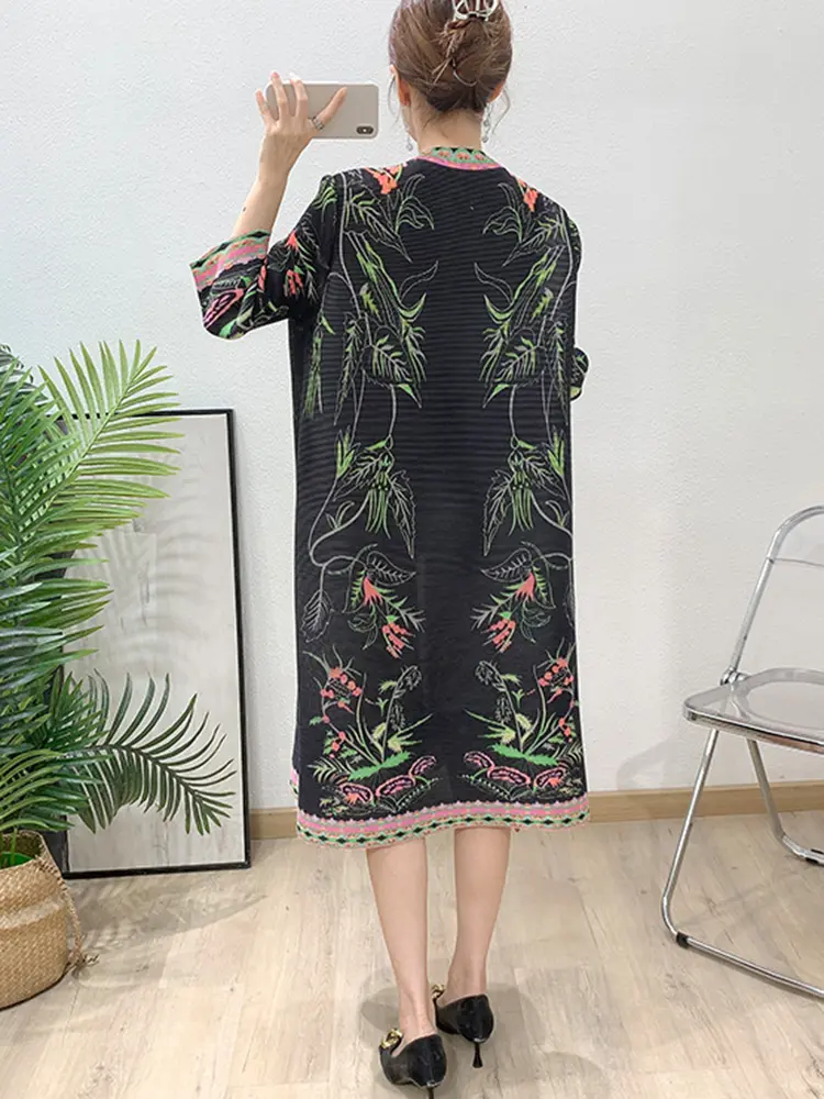 LANMREM Pleated Printed Women's Trench Coat 2025 New Lightweight Single Breasted Stand Collar Three Quarter Sleeve Cloth 2DB3348