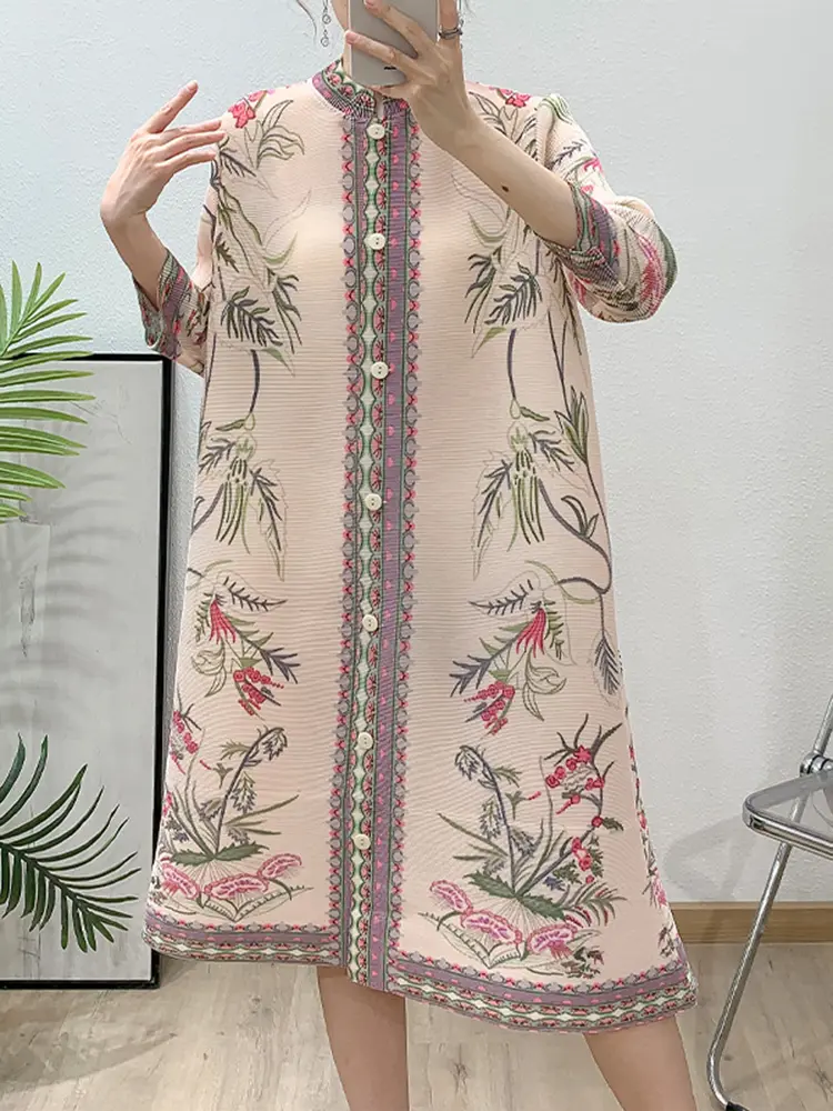 LANMREM Pleated Printed Women's Trench Coat 2025 New Lightweight Single Breasted Stand Collar Three Quarter Sleeve Cloth 2DB3348