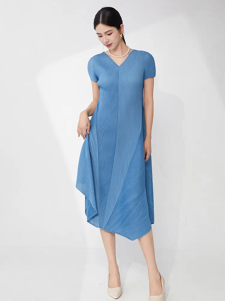 LANMREM Summer 2025 New High-end Navy Blue V-neck Women's Pleated Dress Temperament Loose Irregular Short Sleeve Dresses 2DB3506