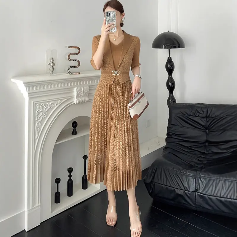 LANMREM Office Style 2025 New Fake Two Pieces Pleated Dress For Women High-end Chic Notched Collar Half Sleeve Dresses 2DB3648