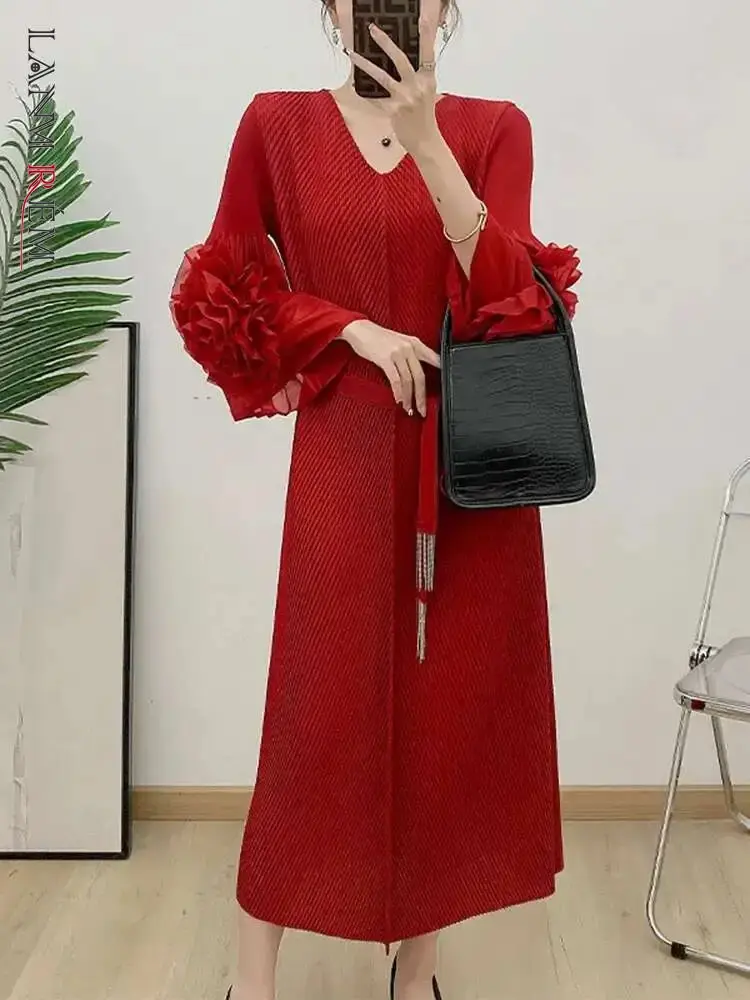 LANMREM Pleated Dress Women Fashion V Neck Flower Patchwork Design Belt Dresses Lady Party Clothing 2025 Spring New 2DC1481