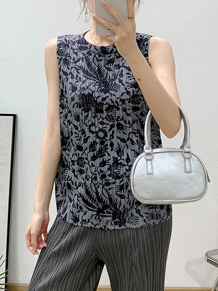 LANMREM O-neck Pleated Top Women's Summer 2025 New Printed Simple Sleeveless V-neck Cardigan Single Breasted Vest Chic 2DB3443