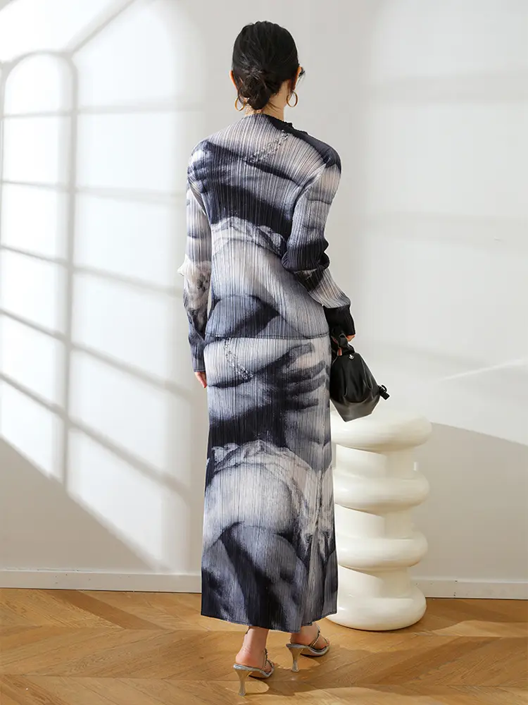 LANMREM Ink Wash Blended Printing Women's Pleated Two Pieces Set Long Sleeve T-shirts And Straight Elastic Waist Skirt 2DB3256