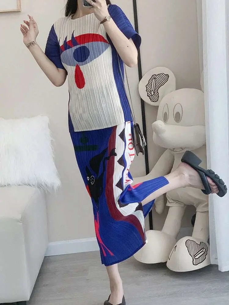 LANMREM Fashion Casual Cartoon Print Pleated Sets Women's Short Sleeve T-shirt Tops Skirt Two-piece Set Summer 2025 New 2DE410