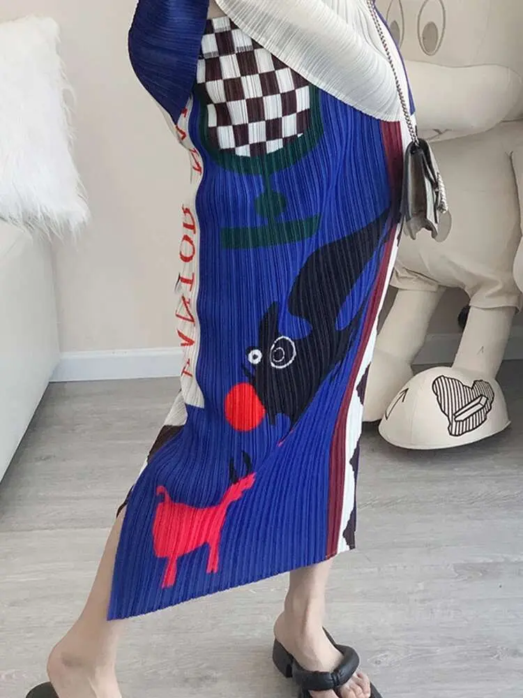 LANMREM Fashion Casual Cartoon Print Pleated Sets Women's Short Sleeve T-shirt Tops Skirt Two-piece Set Summer 2025 New 2DE410